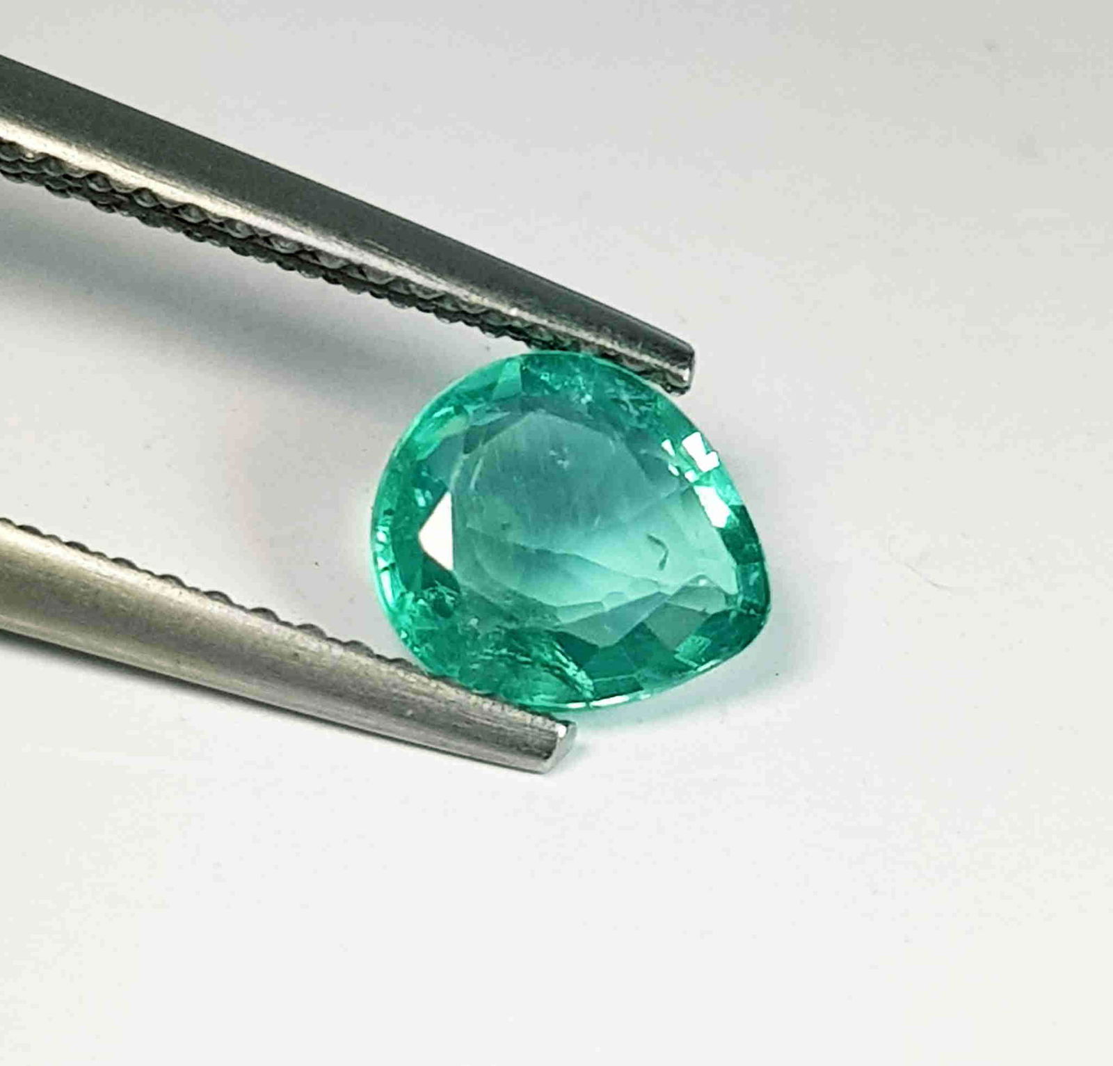 0.95 Ct Natural Apatite Pear Cut (1 of 4)