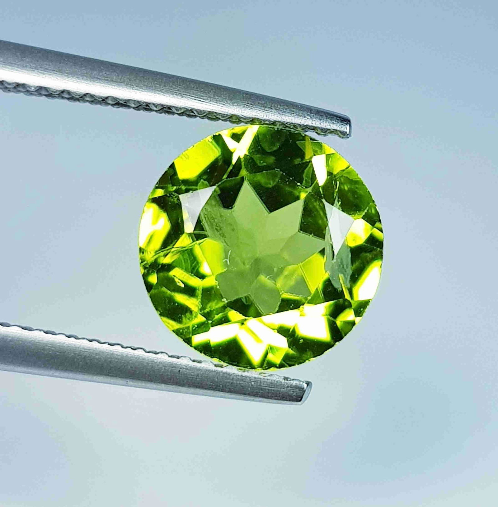 3.25 Ct Natural Peridot Round Cut (1 of 4)
