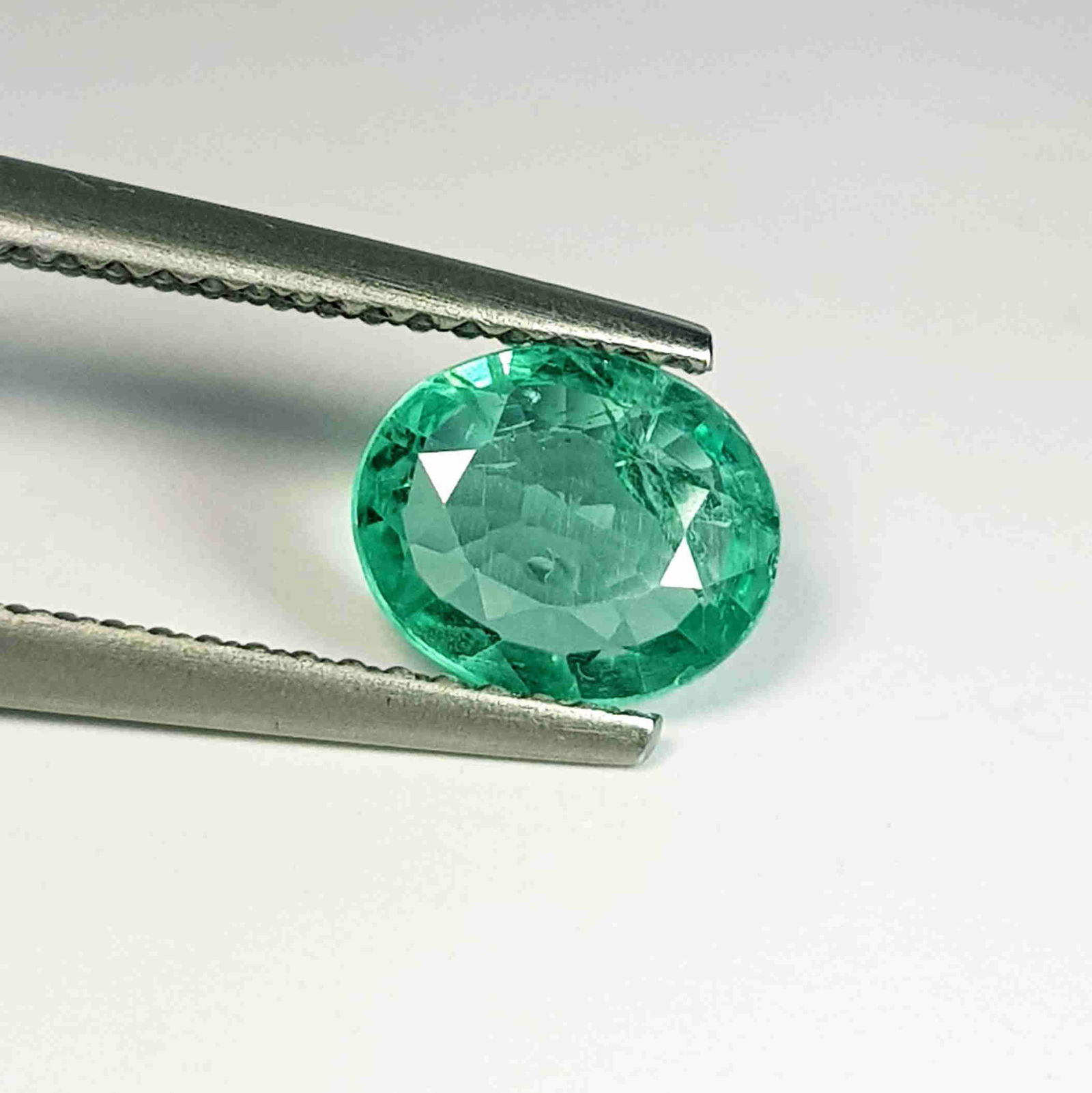 1.19 Ct Natural Apatite Oval Cut (1 of 4)
