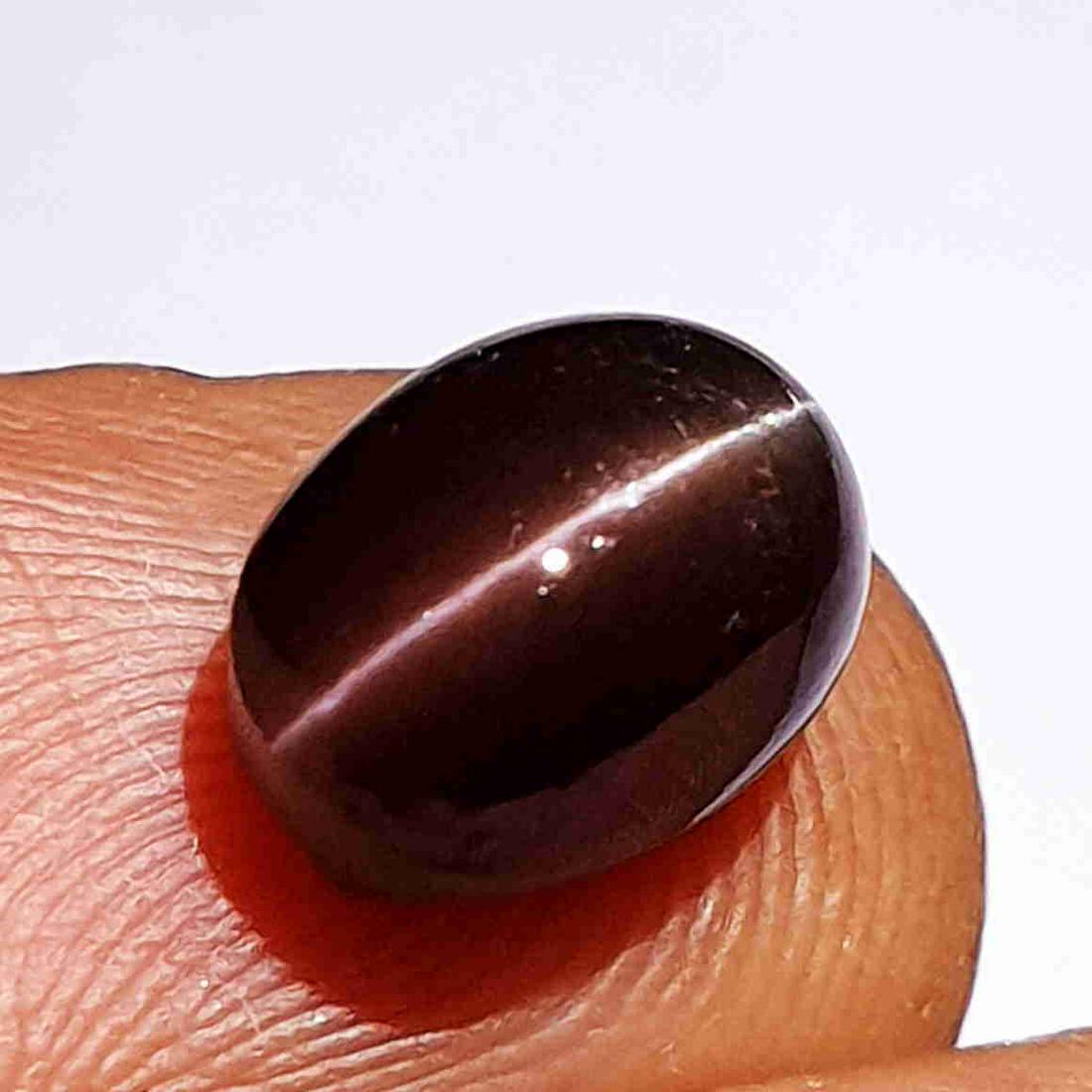 Natural Scapolite Cat's Eye 4.07 ct: No Reserve! Title: Natural Scapolite Cat's Eye 4.07 ct Color/Clarity: Opaque Gemstones: Loosegemstone Carat Weights: 4.07 Size/Dimensions: 10.60 x 7.50 x 6.50 Additional Information: Oval - Africa Shi