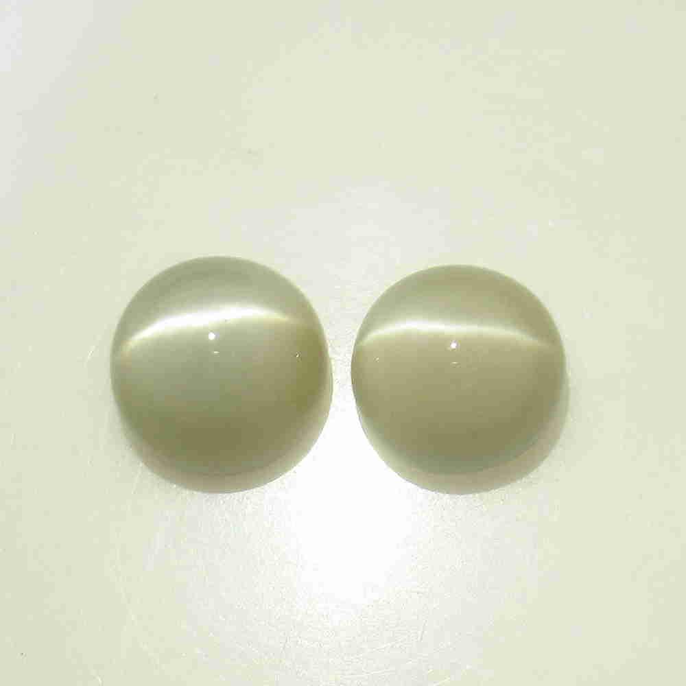 13.28 Ctw Natural Moonstone Oval Pair: No Reserve! Title: 13.28 Ctw Natural Moonstone Oval Pair Stone Clarity: Translucent Gemstone: Natural Moonstone Carat Weight: 13.28 Size/Dimensions: 11.0x7.0 - 11.3x7.6 mm / 2 PC's Additional Informat