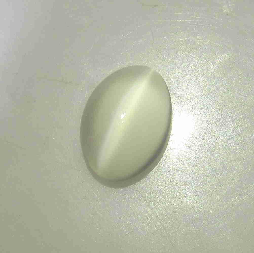 5.62 Ctw Natural Moonstone Nice Oval Cab: No Reserve! Title: 5.62 Ctw Natural Moonstone Nice Oval Cab Stone Clarity: Semi-Transparent Gemstone: Natural Moonstone Carat Weight: 5.62 Size/Dimensions: 14.00 x 10.00 x 5.80 mm Additional Informati