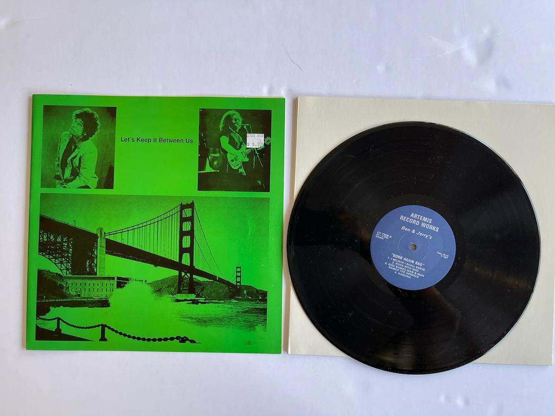 SUPER RARE DYLAN GARCIA BOOTLEG: Title: SUPER RARE DYLAN GARCIA BOOTLEG Additional Information: 1987 Bob Dylan & Jerry Garcia Let's Keep It Between Us Artemis Record Works CV 7209. Recorded At – The Warfield. Guitar – Jerry Garci