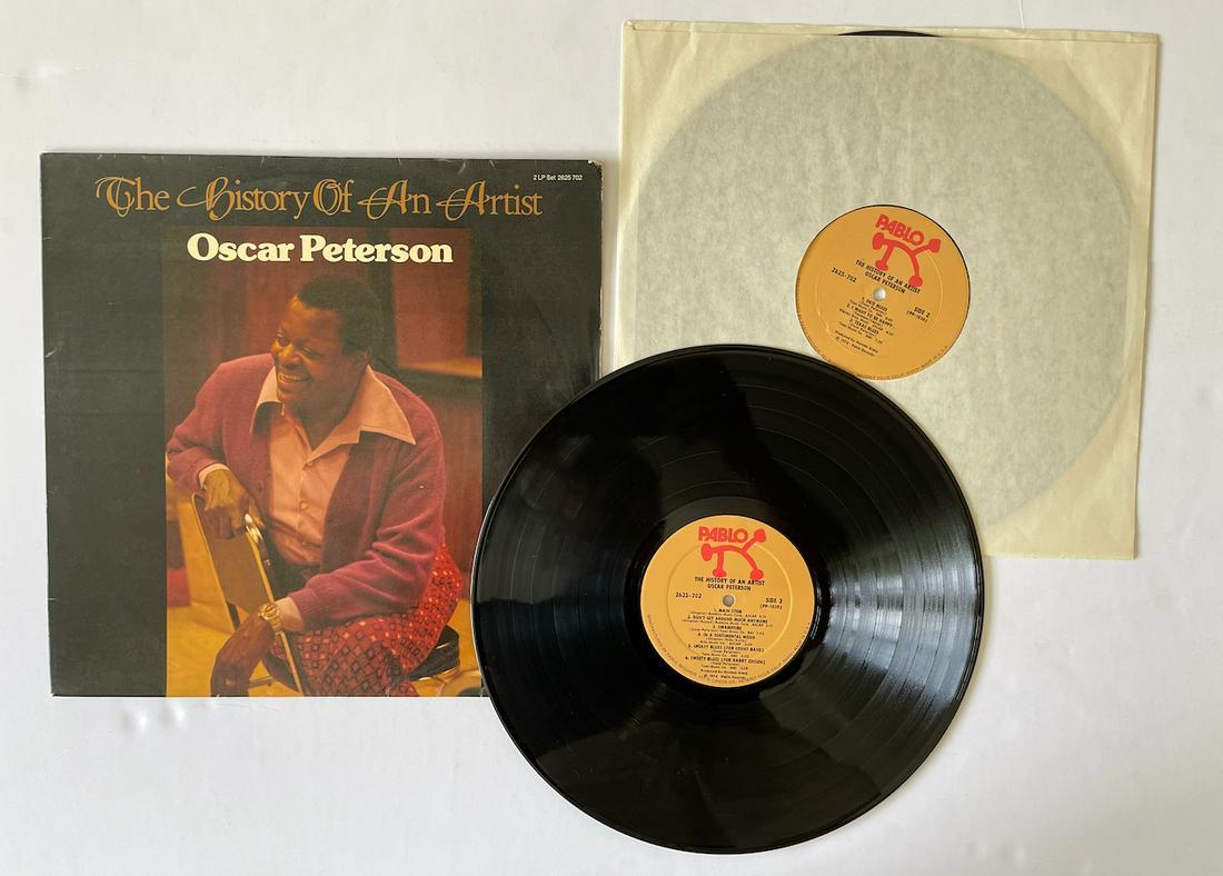 Oscar Peterson – The History Of An Artist: Title: Oscar Peterson – The History Of An Artist Additional Information: Oscar Peterson – The History Of An Artist Label: Pablo Records – 2625 702 Format: 2 × Vinyl, LP, Album, Gatefold Country