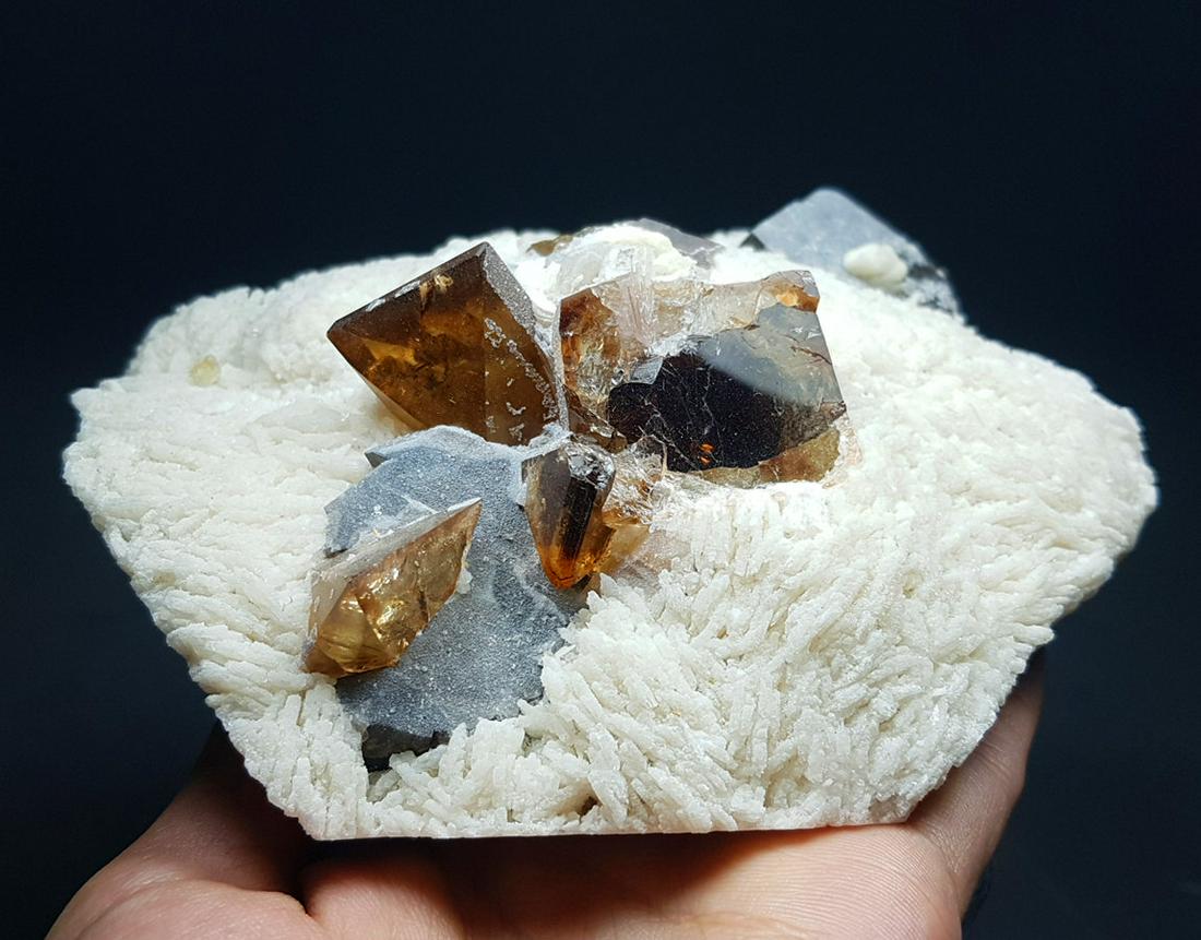 Topaz Crystal , Terminated Damage Free Natural Topaz (1 of 8)