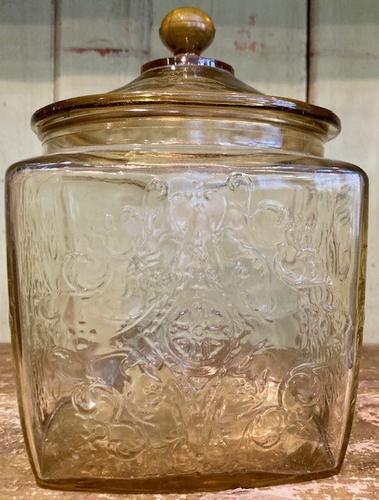 Lovely 1930's Federal Glass Cracker Jar Biscuit Jar: Title: Lovely 1930's Federal Glass Cracker Jar Biscuit Jar Provenance/Additional Info: FEDERAL DEPRESSION GLASS MADRID AMBER BISCUIT JAR Date/Period: 1930'S Materials: GLASS Dimensions:APPROX 7 X 5 Sh