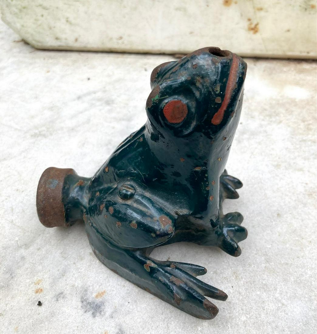 C1920 Cast Iron Frog Garden Sprinkler (1 of 4)
