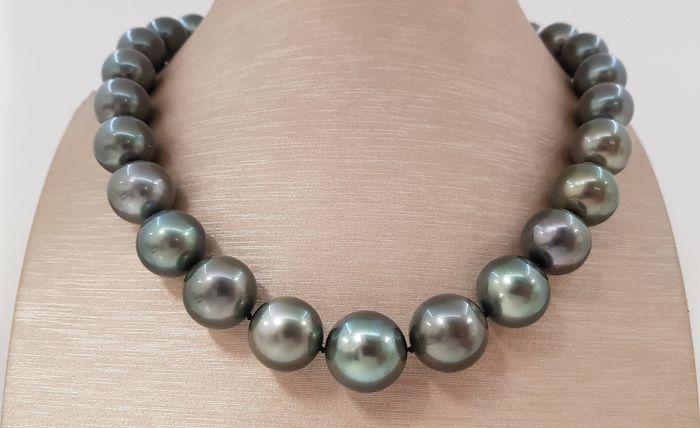 13x16.2mm Huge Bright Tahitian pearls - Necklace: Title: 13x16.2mm Huge Bright Tahitian pearls - Necklace Description: An unique Tahitian pearl necklace, made with near round pearls that will shimmer with beautiful peacock overtones, and completed wi