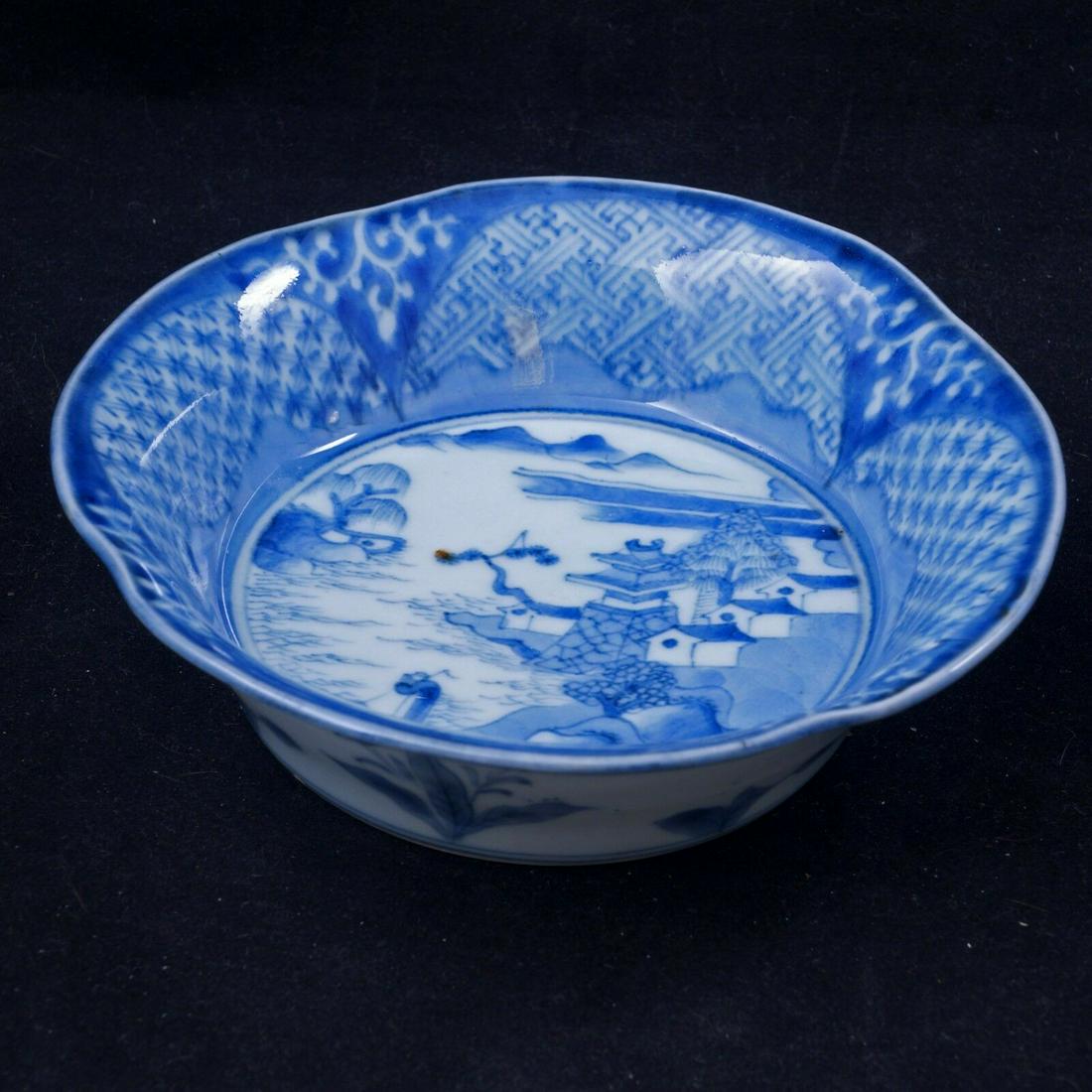 Small 19th C Japanese blue white Imari bowl (1 of 12)