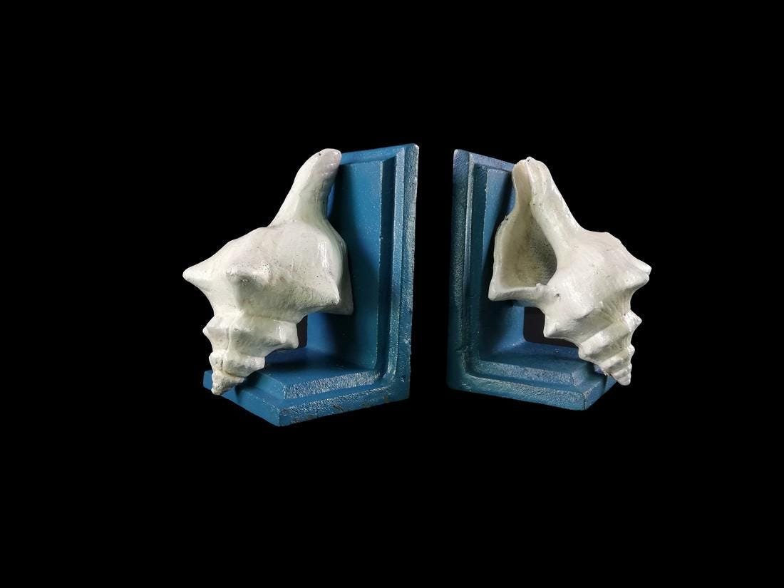 Conch shell bookends: Title: Conch shell bookends Maker: unknown Origin: France Date/Period: 2nd half 20 th century Materials: Cast iron Dimensions:Height: 16 cm / 6.8 inchWidth: 13 cm / 5.2 inch Description: A couple of b