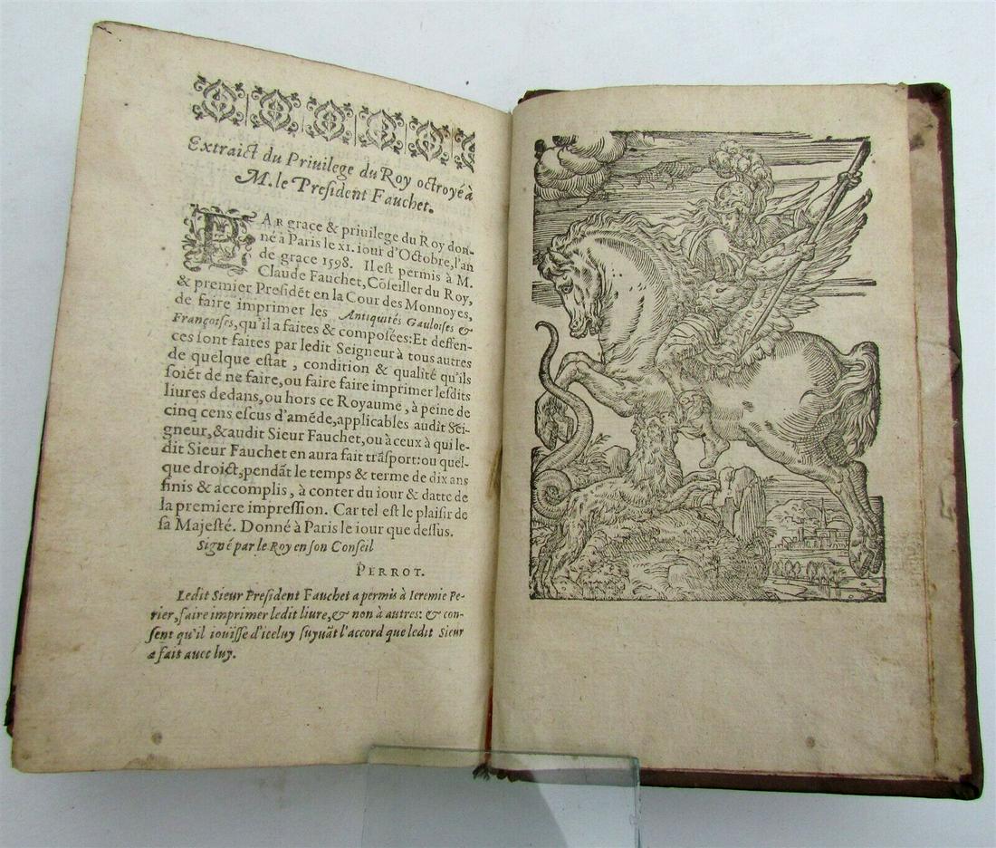 1601 Claude FAUCHET Fleur de la maison de Charlemagne (1 of 20)