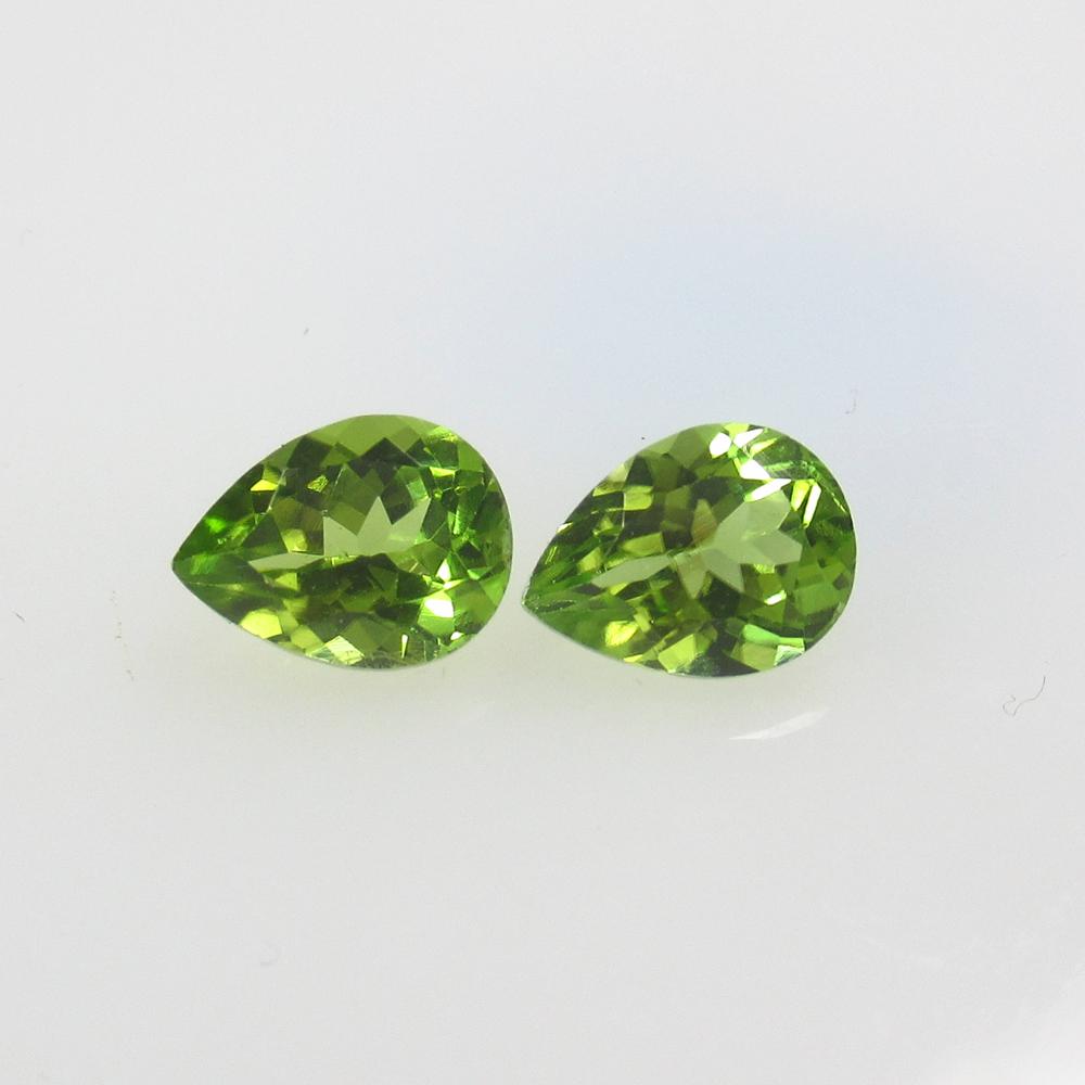2.40 Ct Natural Pakistan Peridot Pear Pair: No Reserve! Title: 2.40 Ct Natural Pakistan Peridot Pear Pair Stone Clarity: VVS Gemstone: Natural Peridot Carat Weight: 2.4 Size/Dimensions: 7.90 x 6.00 x 4.00 mm / 2 PC's Additional Information: Top