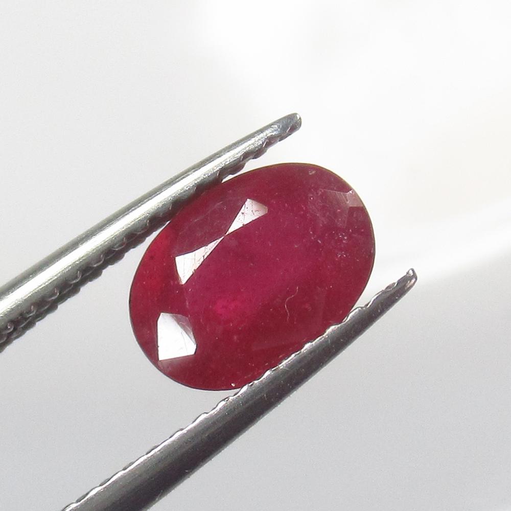 1.56 Ctw Natural Red Ruby Oval Cut (1 of 2)