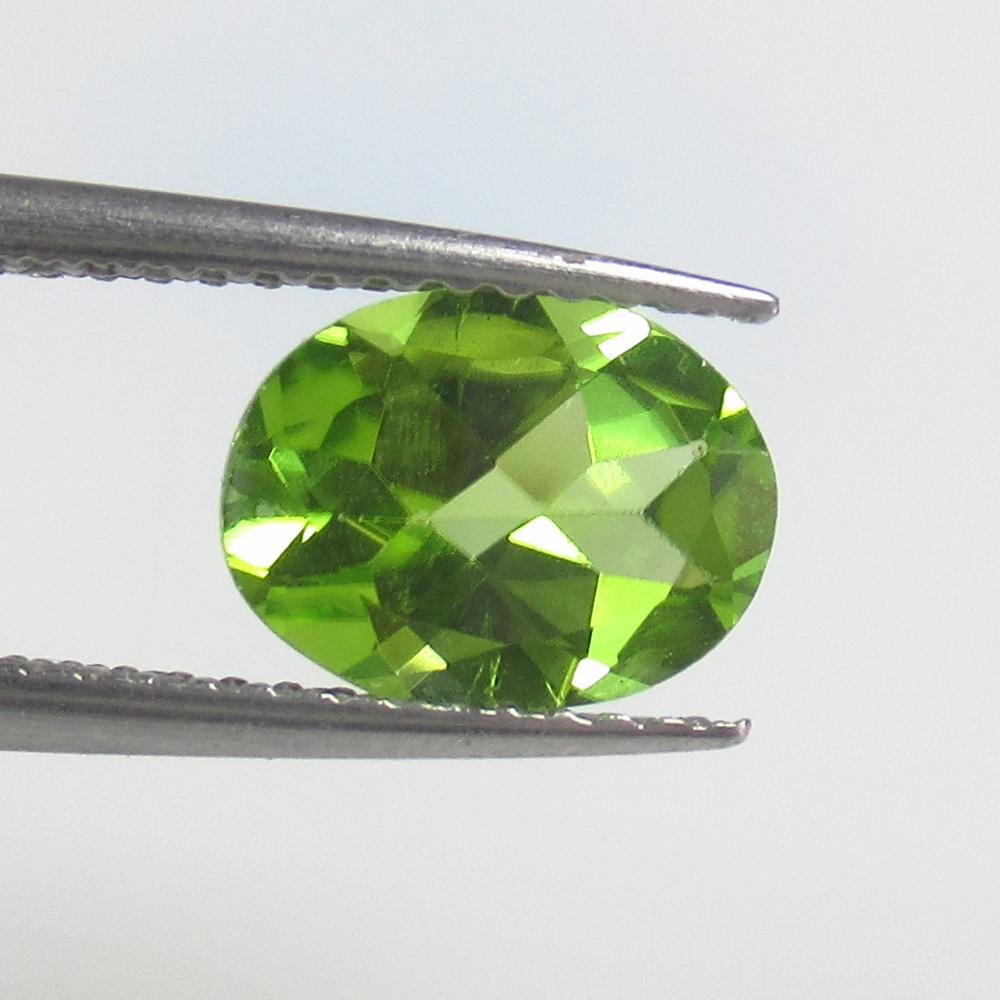 1.47 Ct Natural Pakistan Peridot Oval Cut: No Reserve! Title: 1.47 Ct Natural Pakistan Peridot Oval Cut Stone Clarity: VVS Gemstone: Natural Peridot Carat Weight: 1.47 Size/Dimensions: 8.70 x 6.70 x 3.80 mm Additional Information: Top Class Lu