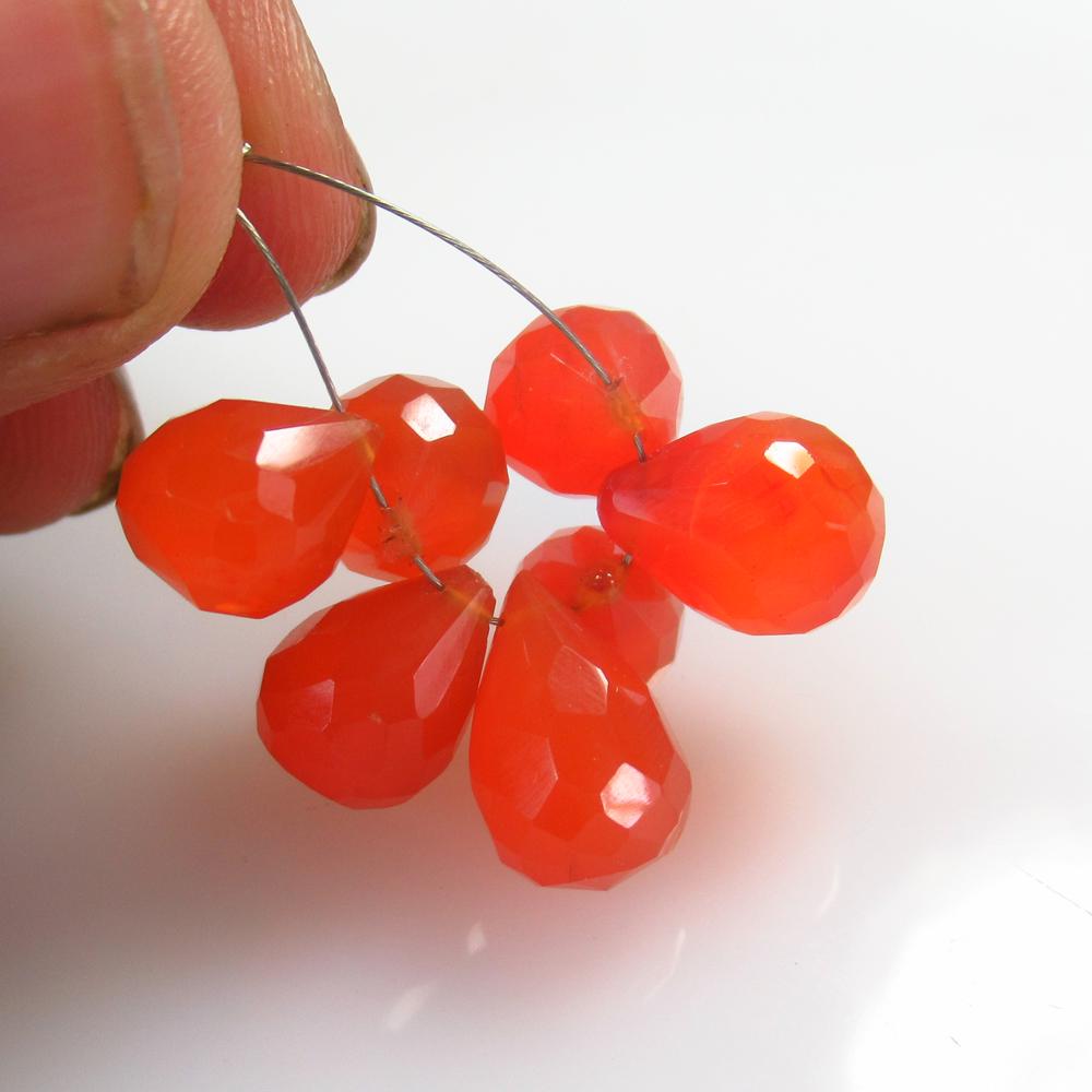 32.34 Ct Natural 7 Drilled Carnelian Pear Drop Beads: No Reserve! Title: 32.34 Ct Natural 7 Drilled Carnelian Pear Drop Beads Stone Clarity: Semi-Transparent Gemstone: Natural Carnelian Beads Carat Weight: 32.34 Size/Dimensions: 10.1x8.3 - 13.0x8.3 mm / 
