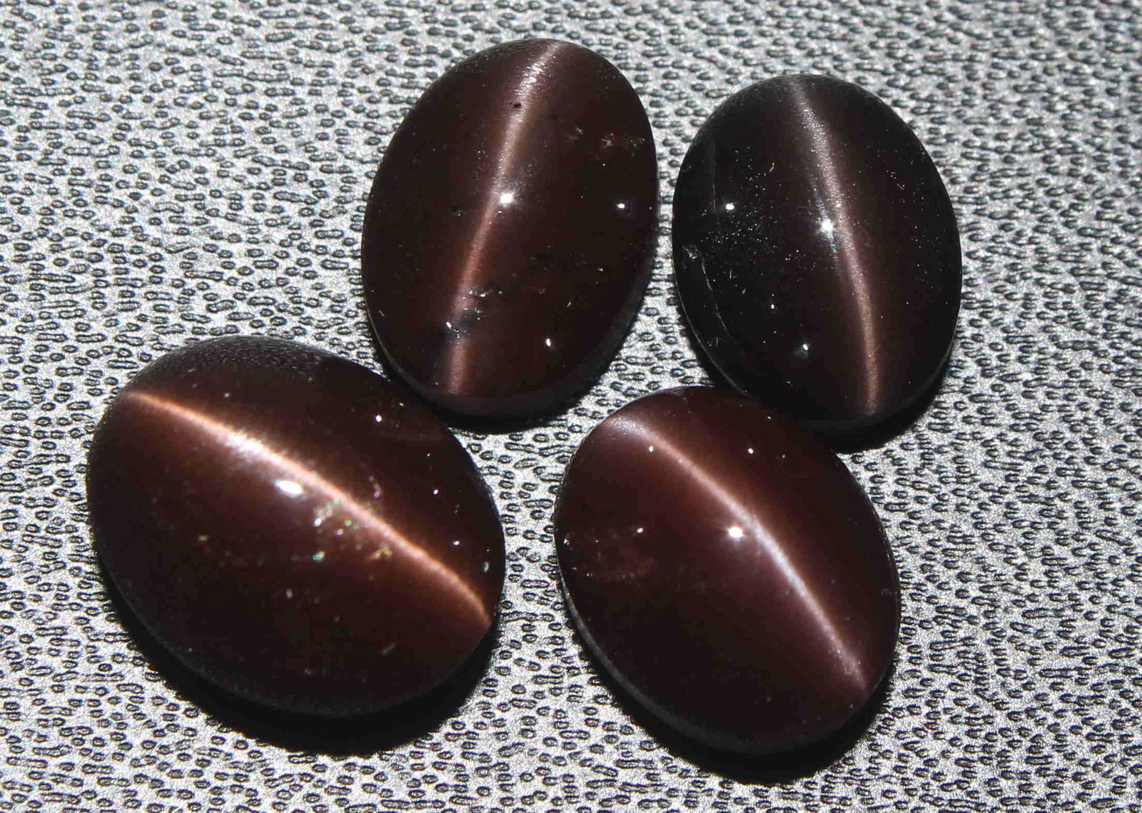 12.16 Cts Natural Scapolite Cat's-Eye Lot: No Reserve! Title: 12.16 Cts Natural Scapolite Cat's-Eye Lot Description: Gemstone : Natural Scapolite Variety: Cat's-Eye Scapolite Origin: Madagascar Weight: 12.16 Carats Dimensions: 10.1x8x6.9 mm - 