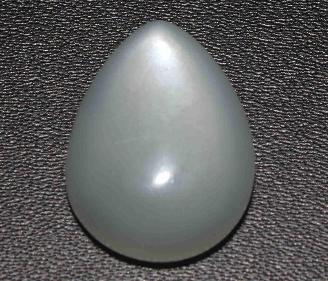 17.61 Cts Natural Moonstone: No Reserve! Title: 17.61 Cts Natural Moonstone Description: Gemstone : Natural Moonstone Shape : Pear Cabochon Weight : 17.61 Carats Measurements : 20x15.1x7.9 mm Color : White Transparency : Transluc
