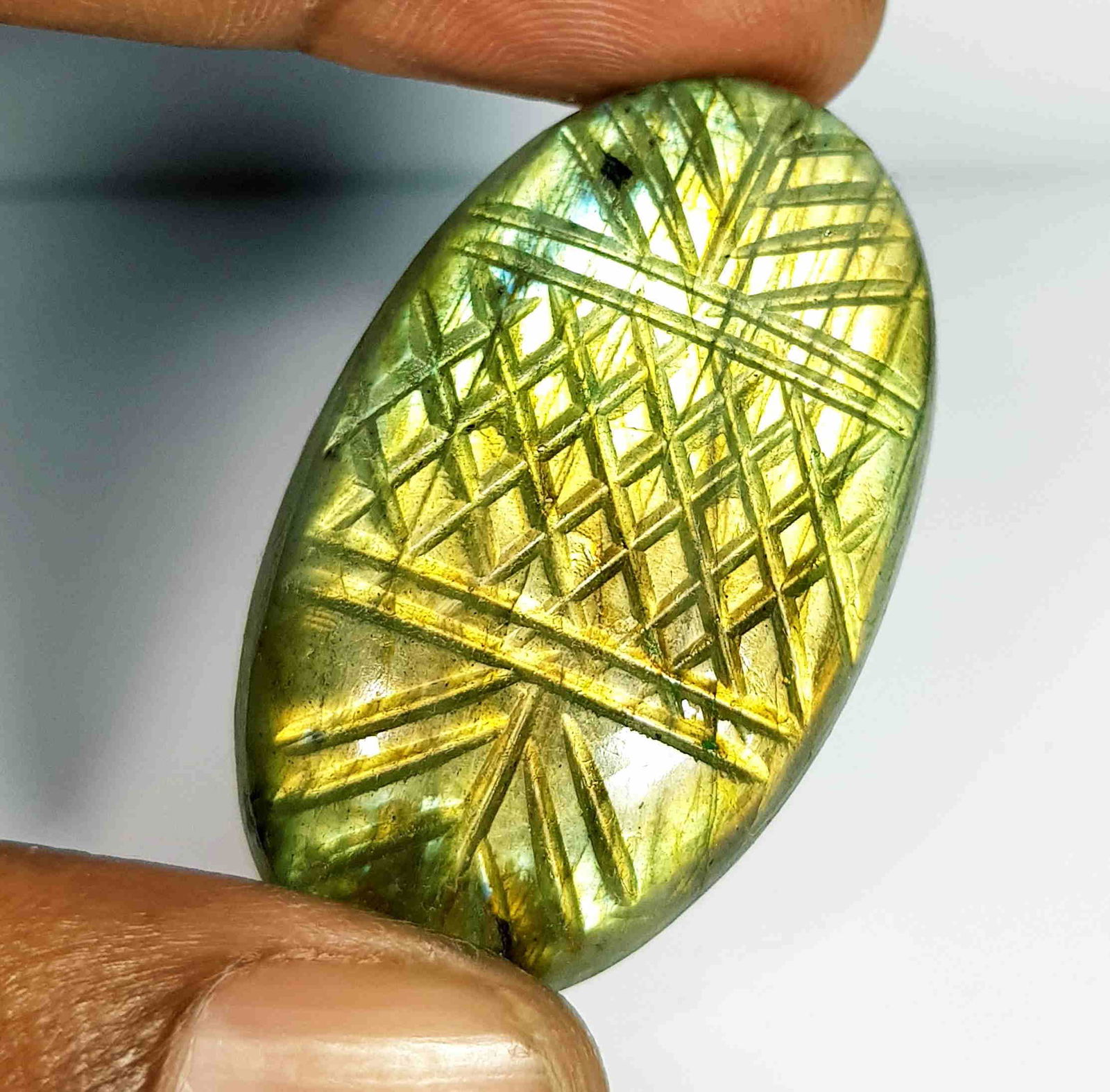 64.82 Ct Natural Labradorite Oval Designer cut: No Reserve! Title: 64.82 Ct Natural Labradorite Oval Designer cut Color/Clarity: Opaque Gemstones: LooseGemstone Carat Weights: 64.82 Size/Dimensions: 41.40 x 24.60 x 7.50 Additional Information: Oval