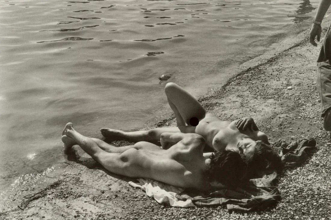 MARTINE FRANCK - Riviera 76: Artist: MARTINE FRANCK Title: Riviera 76' Festival, Le Castelle, France, 1976 Medium: Photo Litho, 2007, Singapore Dimensions: 7.1x4.7" Description: Heat Wax Mounted on 8.5x11" Conservation Board Arti
