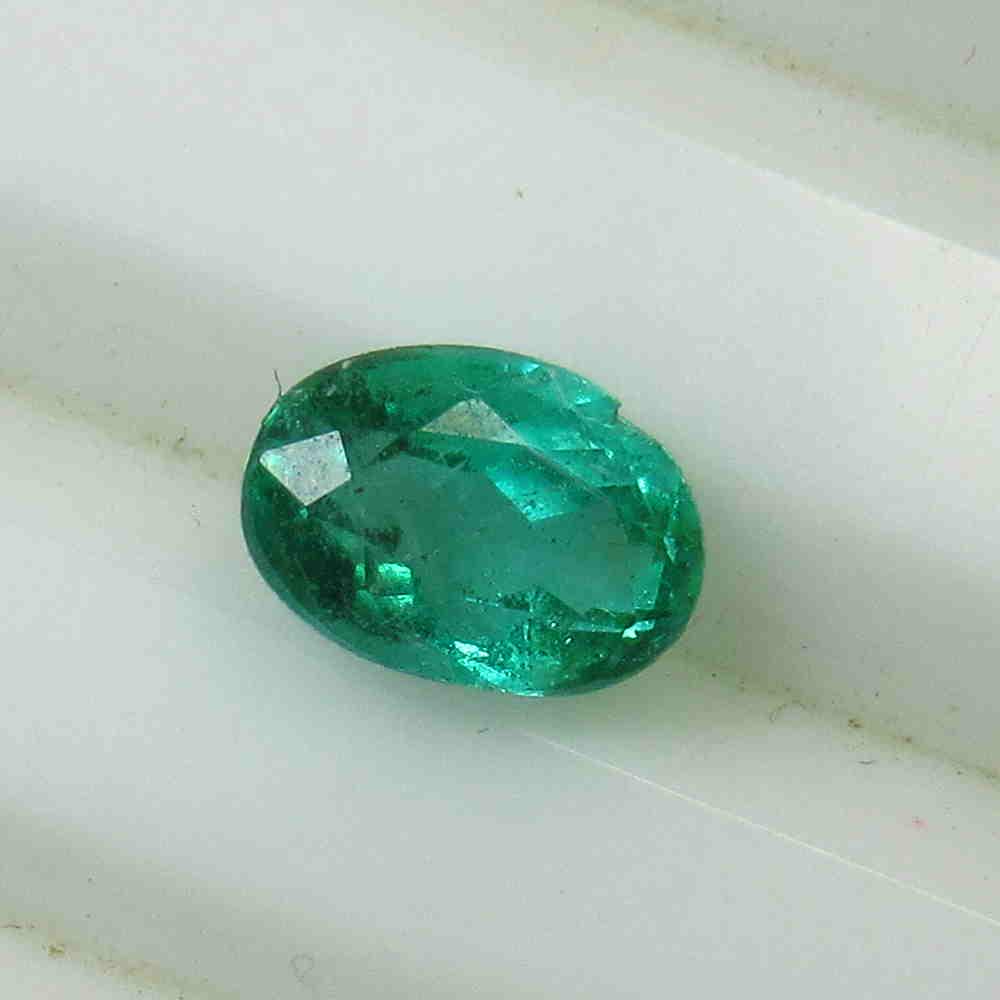 1.10 Ctw Natural Zambian Emerald Oval Cut: Title: 1.10 Ctw Natural Zambian Emerald Oval Cut Stone Clarity: VS-2 Gemstones: Emerald Size/Dimensions: 1.1 Carat Weights: 7.40 x 5.20 x 4.70 mm Additional Information: Very Good Luster / Excellent O