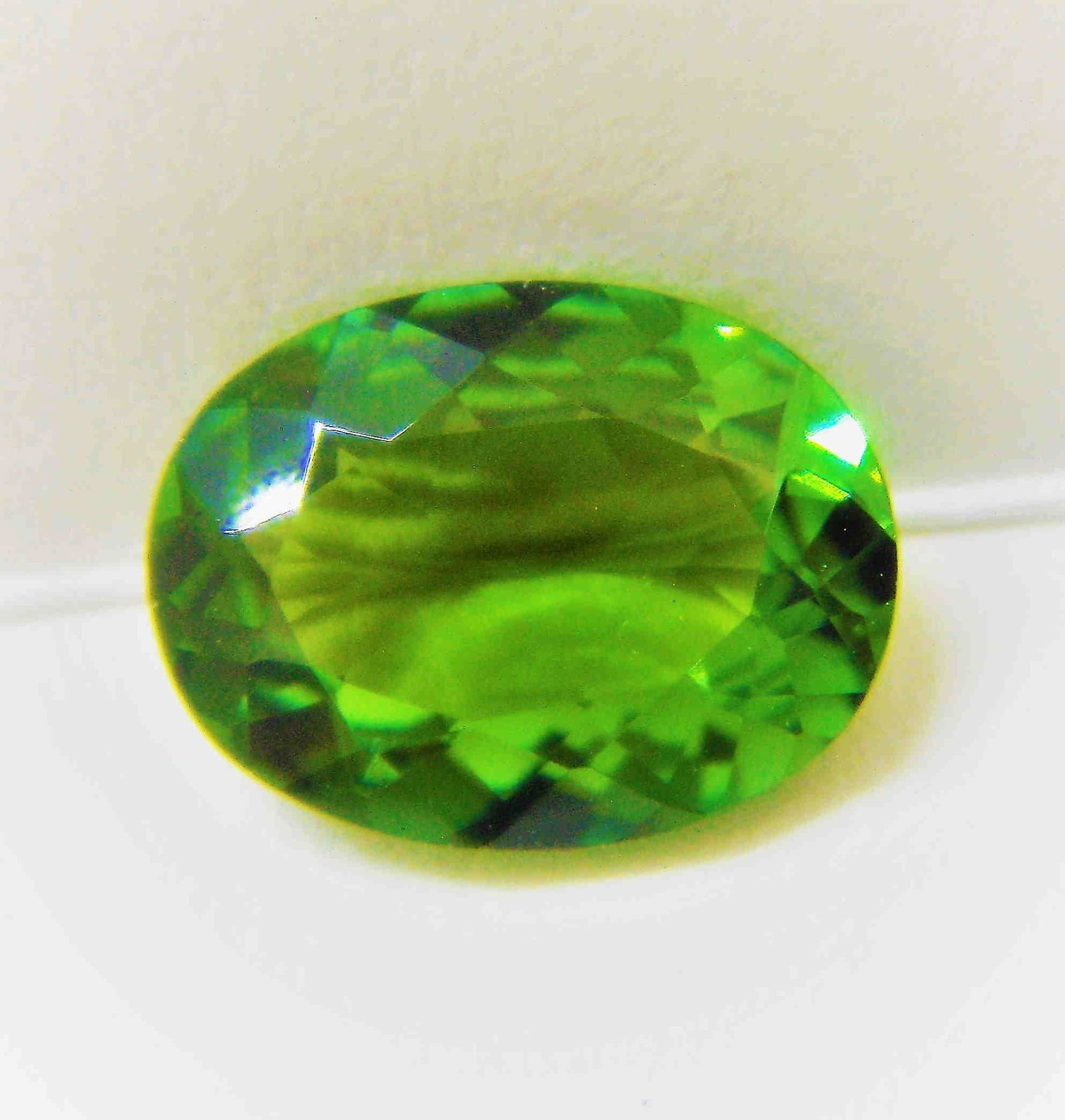 Green Tourmaline Certified - 2.31 ct (1 of 8)