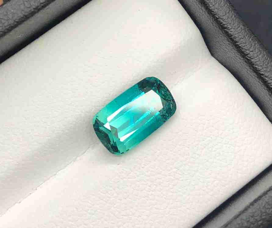 3.5 Carats Blue Green Tourmaline Cushion Cut (1 of 7)