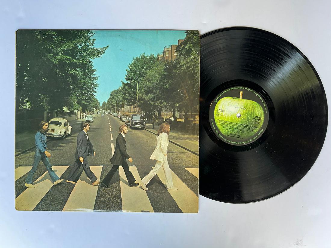 3 BEATLES RECORDS - Abbey Road - 20 Greatest Hits - (1 of 3)