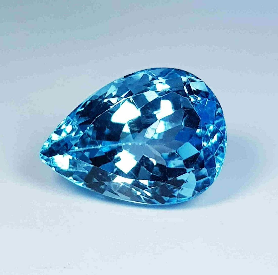 8.25 Ct Natural Swiss Blue Topaz Pear Cut (1 of 4)