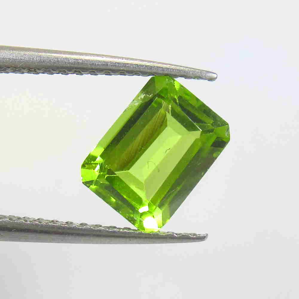 1.76 Ctw Natural Pakistan Peridot Octagon Cut: No Reserve! Title: 1.76 Ctw Natural Pakistan Peridot Octagon Cut Stone Clarity: VVS Gemstone: Peridot Carat Weight: 1.76 Size/Dimensions: 8.10 x 6.00 x 4.00 mm Additional Information: Top Class Luster