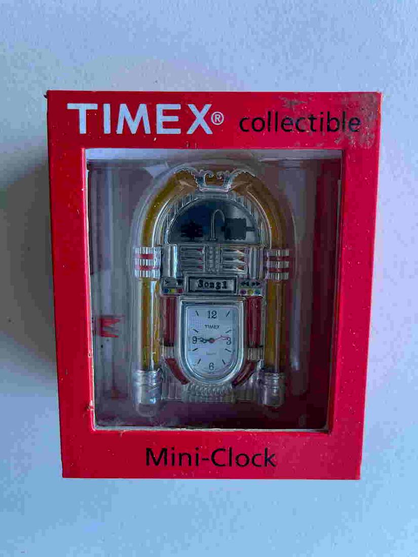 TIMEX JUKEBOX MINI-CLOCK IN COLLECTOR BOX (1 of 2)