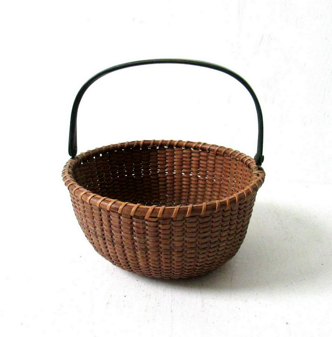 FINE 19TH C NANTUCKET BASKET (1 of 10)