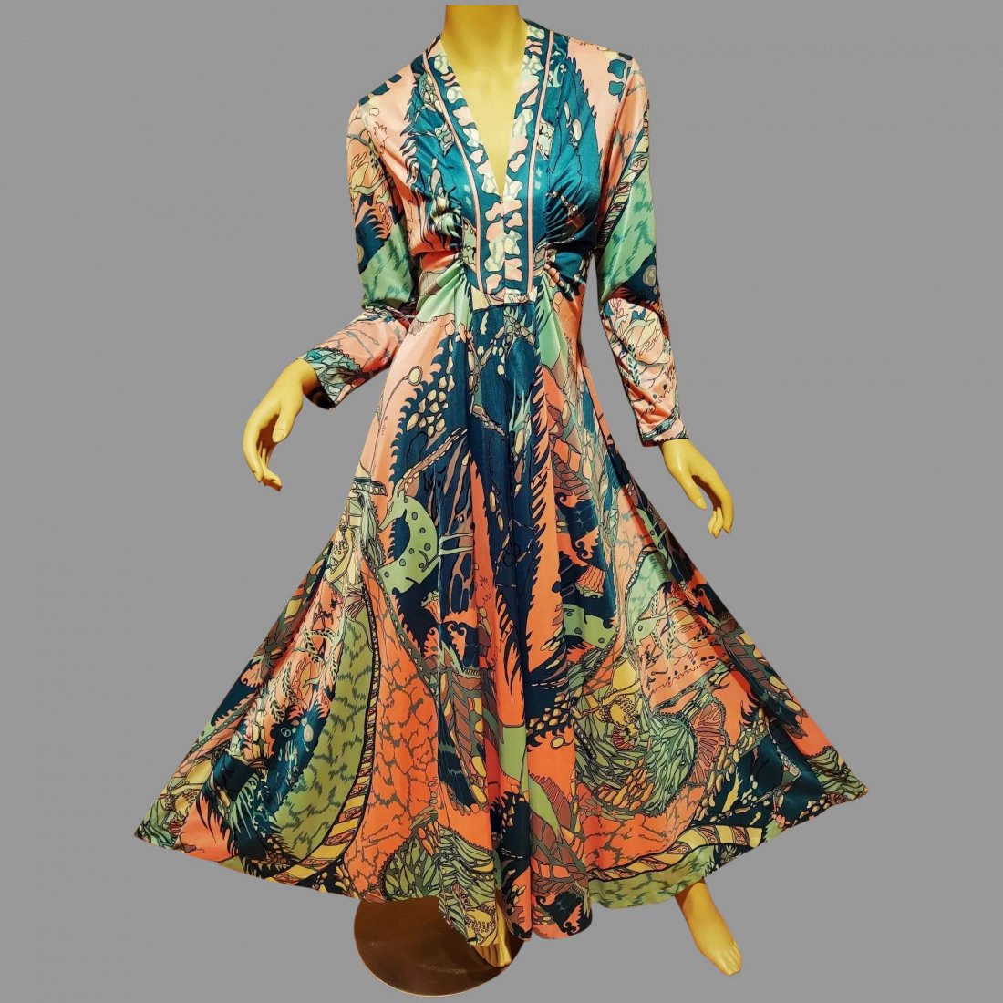 Vtg Keyloun Circa 1970: Circa 1970's by Georgie Keyloun. Amazonian Boho Jungle print Maxi Kimono dress Stunning bold Coloration and Design. Details are shirred front with hidden zipper. very full skirt This item is a Stunner
