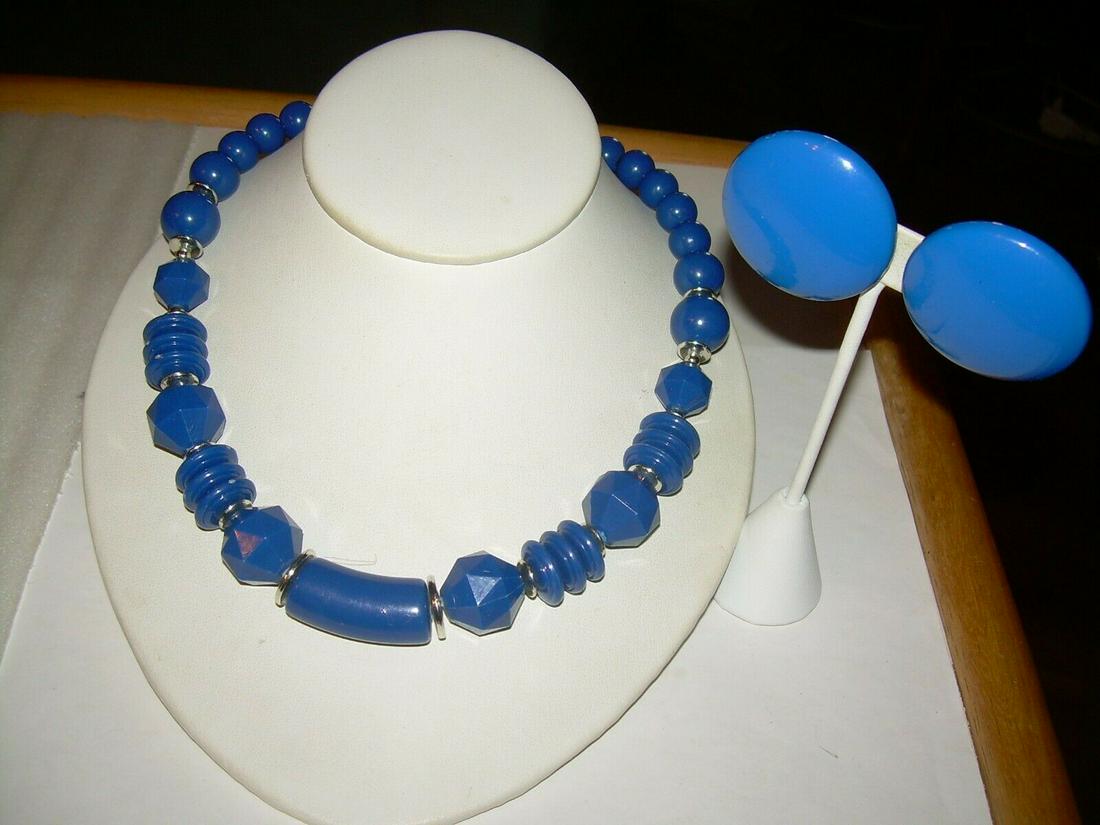 Vintage Chunky Blue Beaded Necklace - Clip-On (1 of 20)