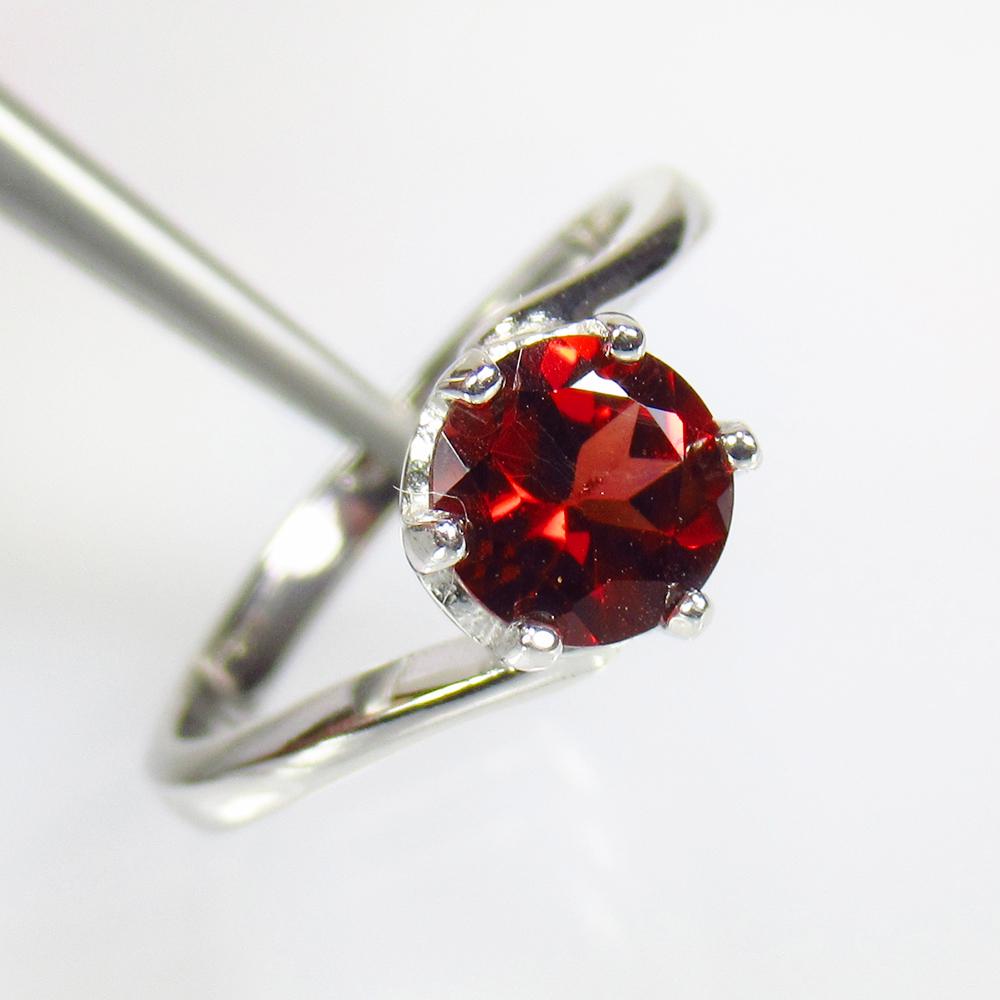 2.09 g 925 Sealed Silver Natural Garnet Ring (1 of 4)