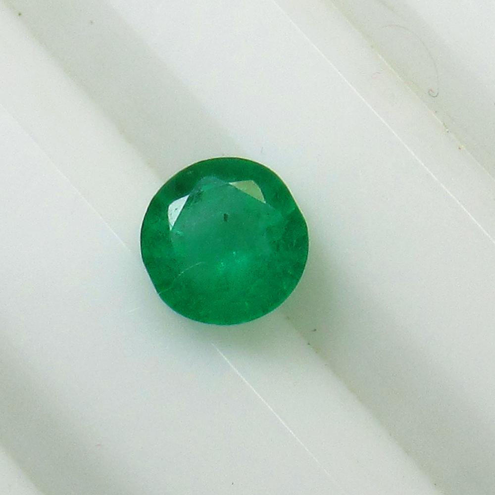 0.65 Ct Natural Zambian Emerald Round Cut (1 of 2)