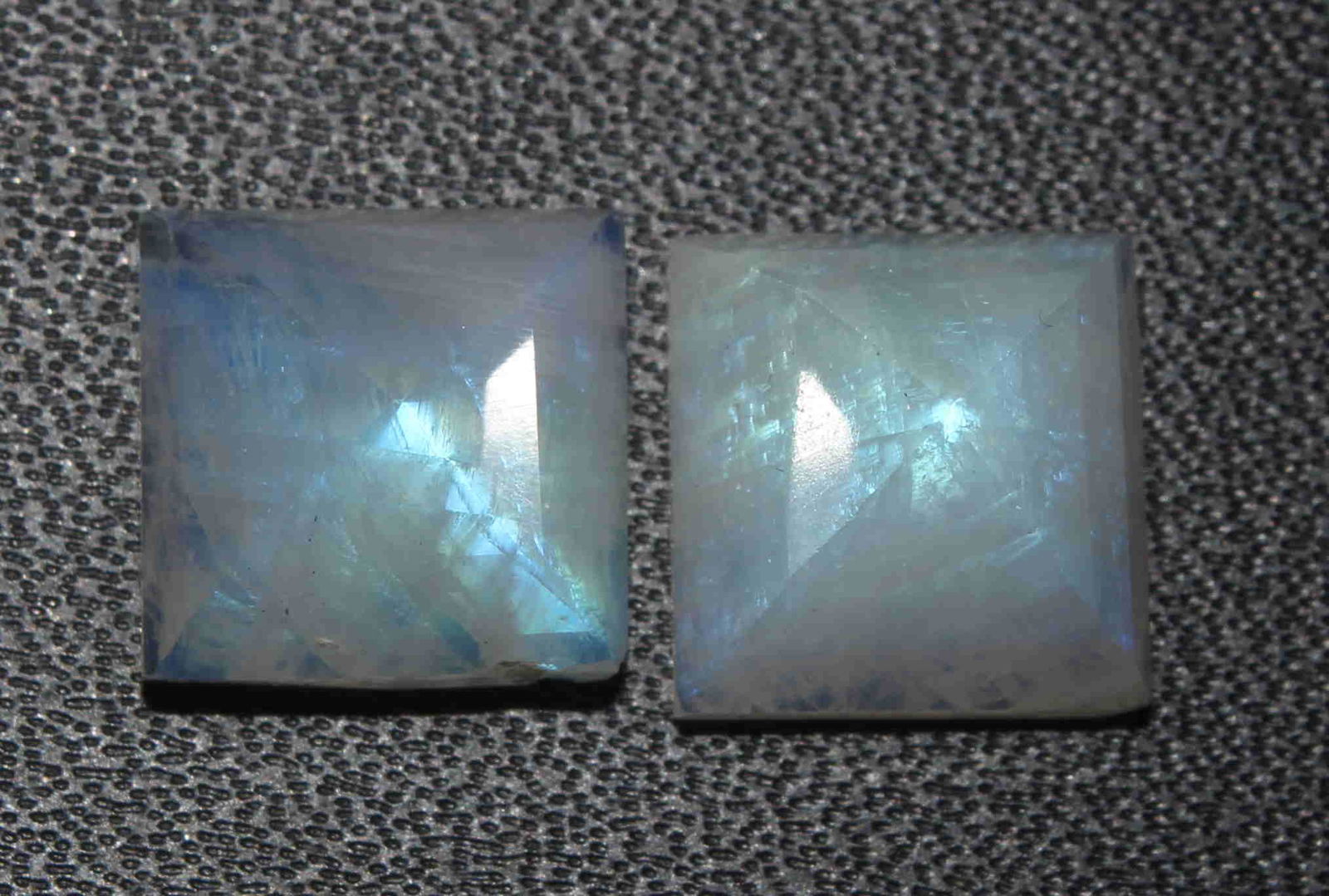 12.31 Cts Natural Rainbow Moonstone Lot: No Reserve! Title: 12.31 Cts Natural Rainbow Moonstone Lot Additional Information: Gemstone: Natural Rainbow Moonstone Origin: Africa Weight: 12.31 Carats Measurements: 10x10 mm [calibrated] Number of