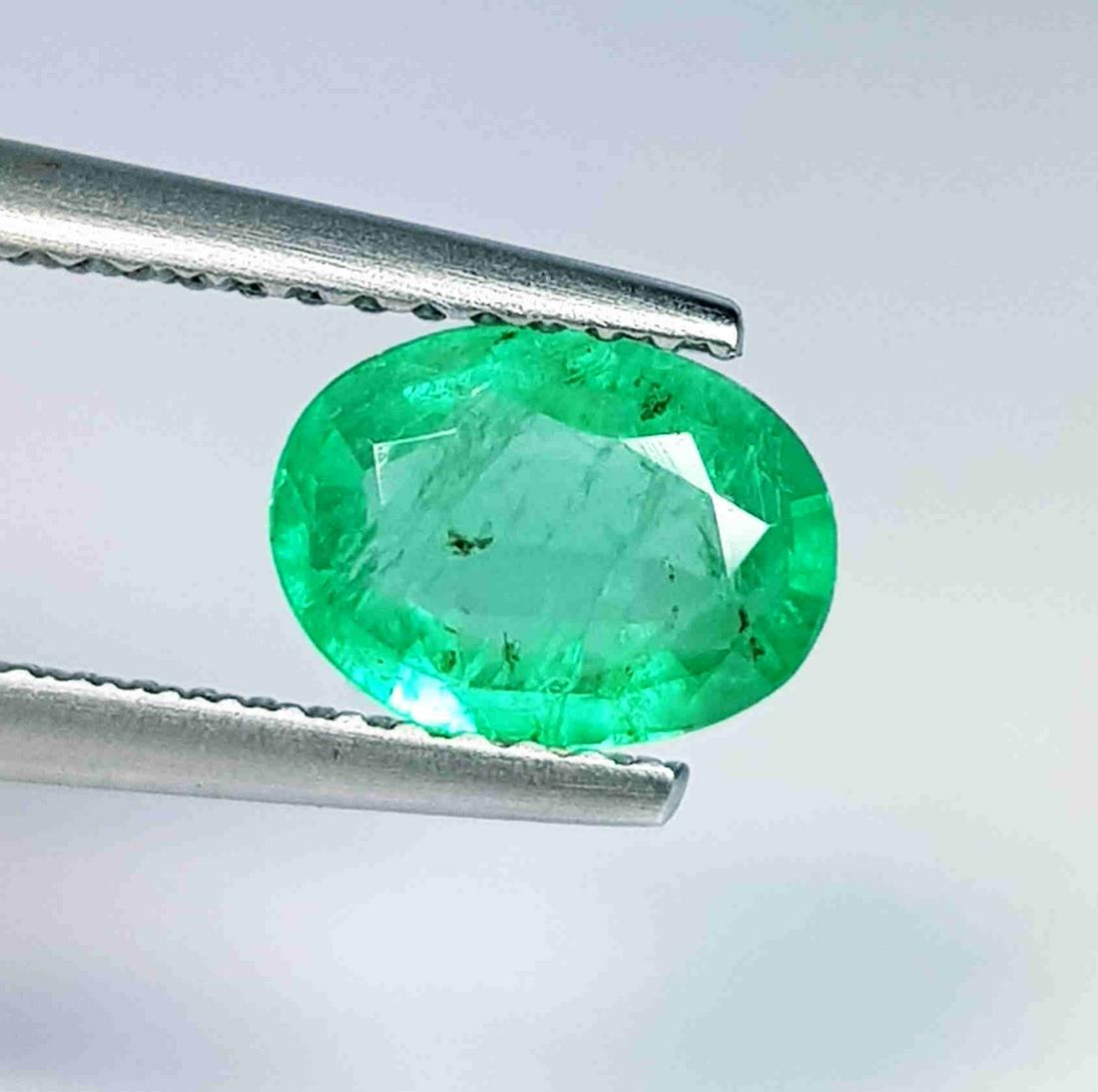 Natural Emerald Oval Cut 0.87 ct (1 of 4)