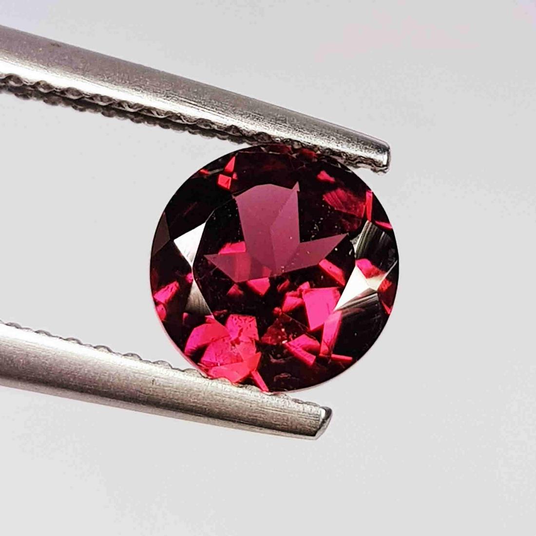 Natural Rhodolite Garnet Round Cut 1.50 ct: No Reserve! Title: Natural Rhodolite Garnet Round Cut 1.50 ct Color/Clarity: VVS Gemstones: Loosegemstone Carat Weights: 1.5 Size/Dimensions: 7.10 x 7.10 x 3.80 Additional Information: Round - Burma S