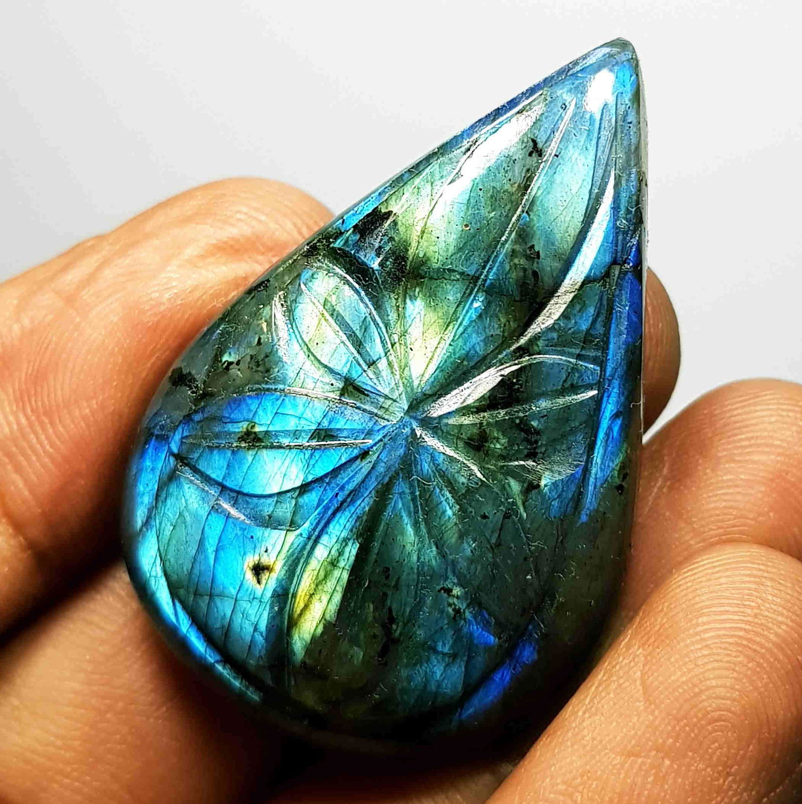 75.00 Ct Natural Labradorite Pear Designer cut: No Reserve! Title: 75.00 Ct Natural Labradorite Pear Designer cut Color/Clarity: Opaque Gemstones: LooseGemstone Carat Weights: 75 Size/Dimensions: 41.50 x 27.50 x 9.40 Additional Information: Pear -