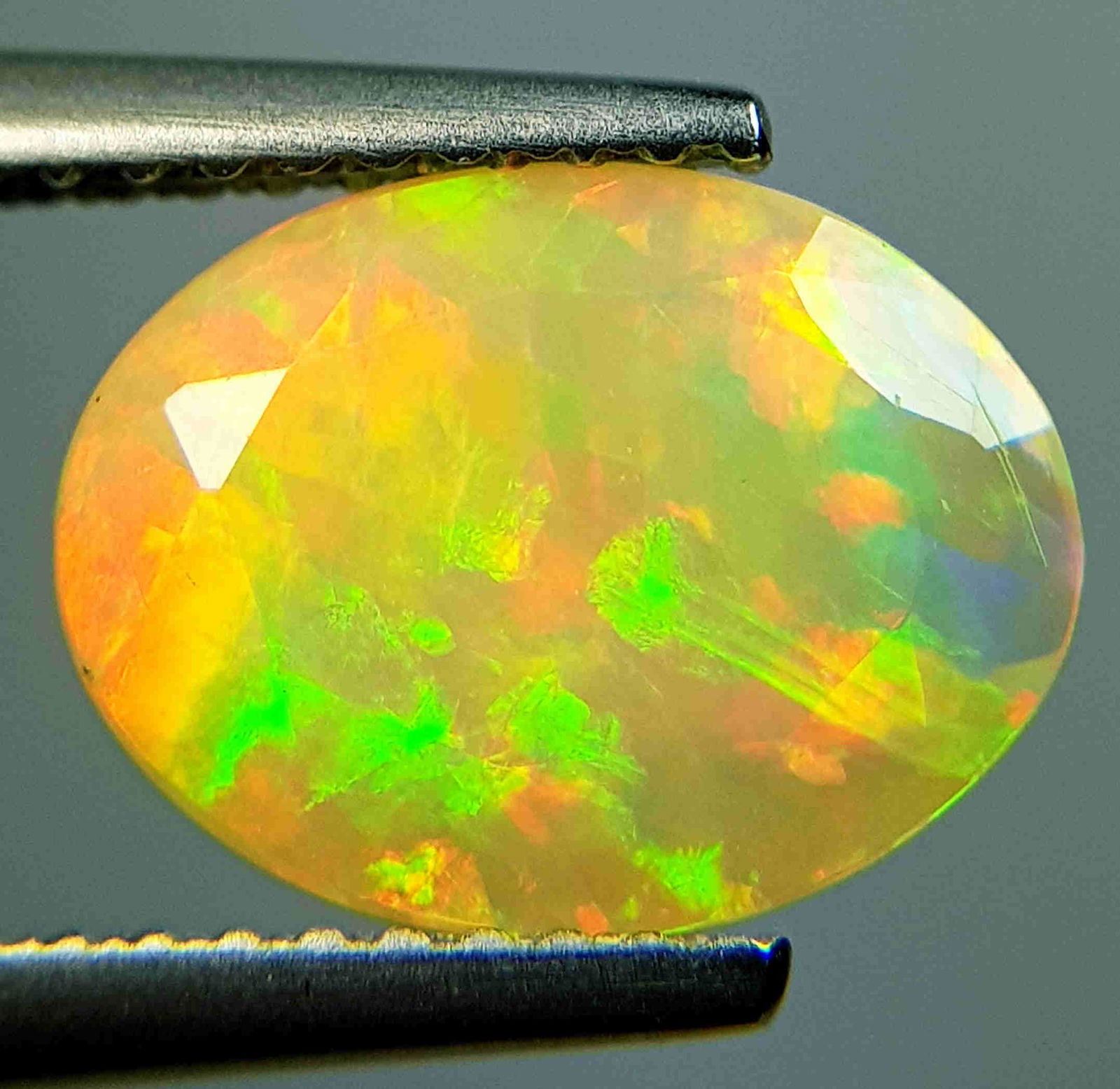 Natural Fire Opal Oval Cut 1.27 ct (1 of 4)