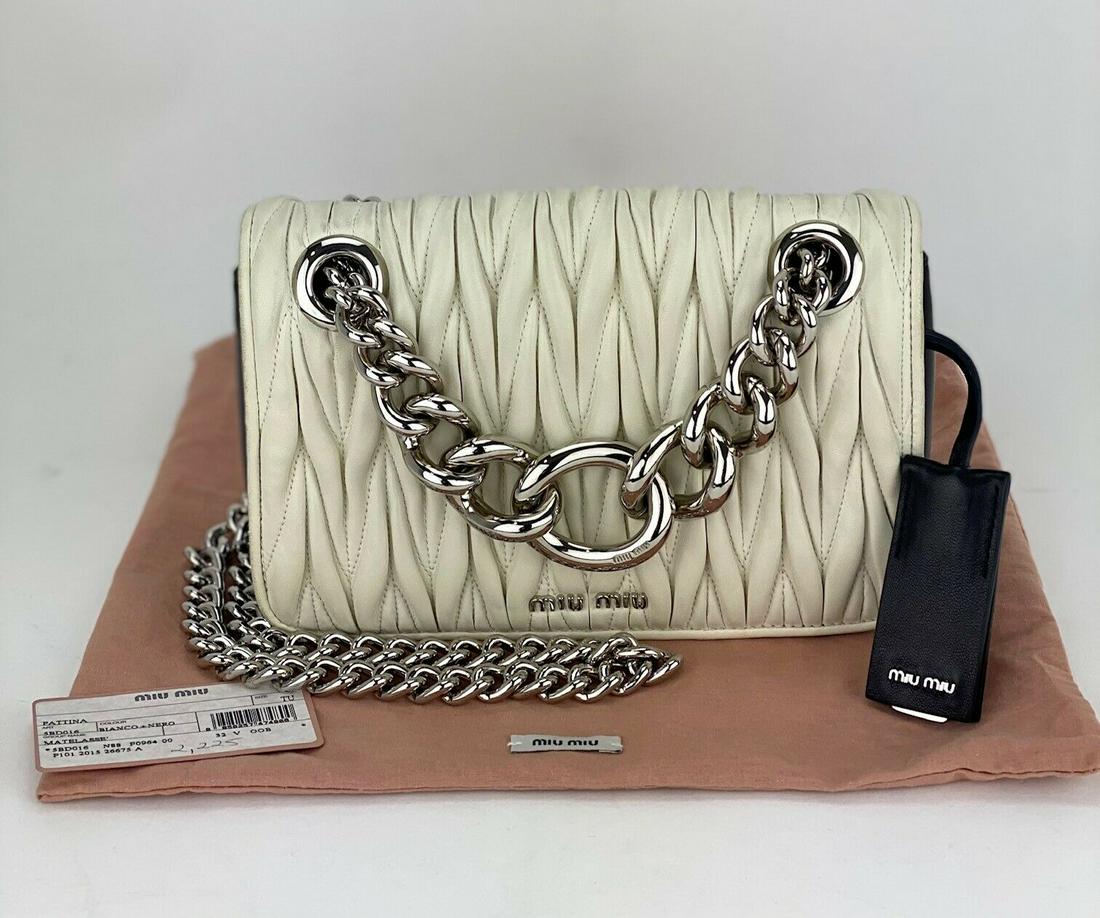 Miu Miu Club Matelasse Blanco y Negro Cuero Cadena De (1 of 20)