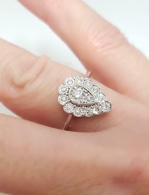10k WHITE GOLD .25ct DIAMOND PEAR SHAPE RING (1 of 14)