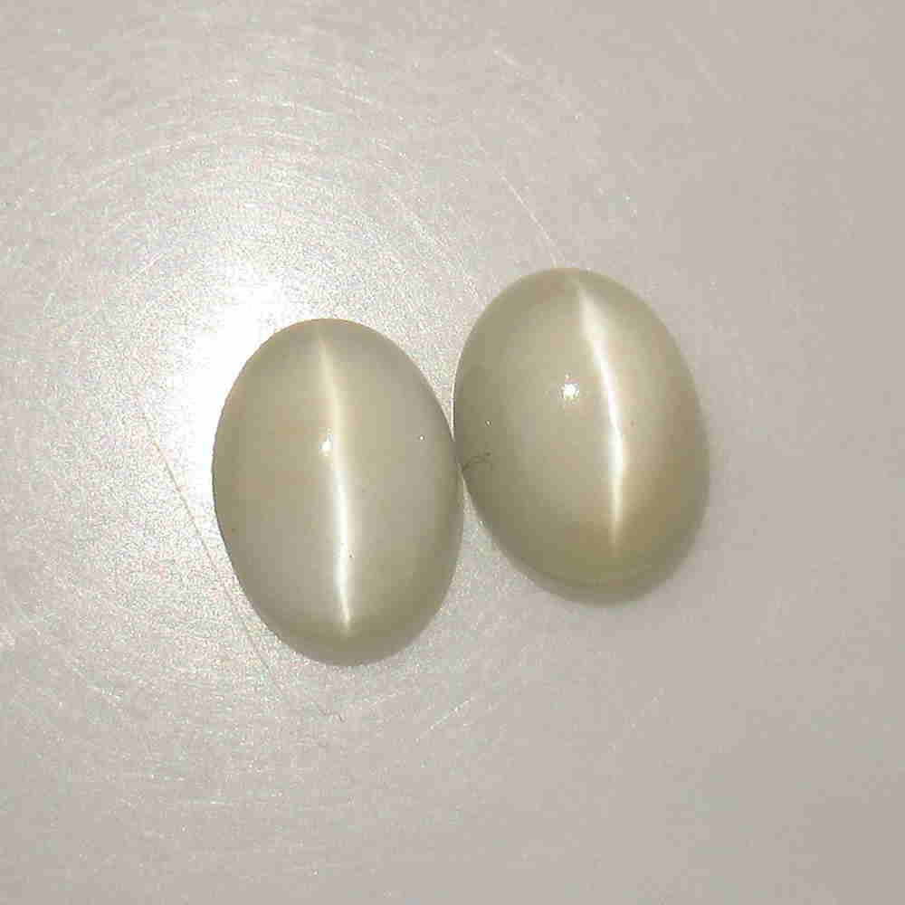 6.55 Ctw Natural Moonstone Oval Pair: No Reserve! Title: 6.55 Ctw Natural Moonstone Oval Pair Stone Clarity: Transparent Gemstone: Natural Moonstone Size/ Dimensions: 6.55 Carat Weights: 11.00 x 8.50 x 5.60 mm / 2 PC's Additional Info: Ni