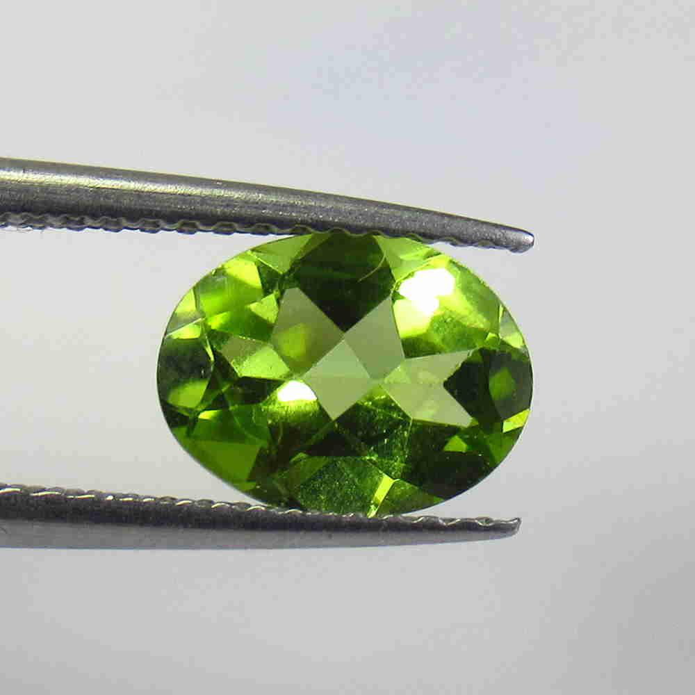 1.44 Ctw Natural Pakistan Peridot Oval Cut: No Reserve! Title: 1.44 Ctw Natural Pakistan Peridot Oval Cut Stone Clarity: VVS Gemstone: Peridot Size/ Dimensions: 1.44 Carat Weights: 8.60 x 6.60 x 3.70 mm Additional Info: Top Class Luster / Excel