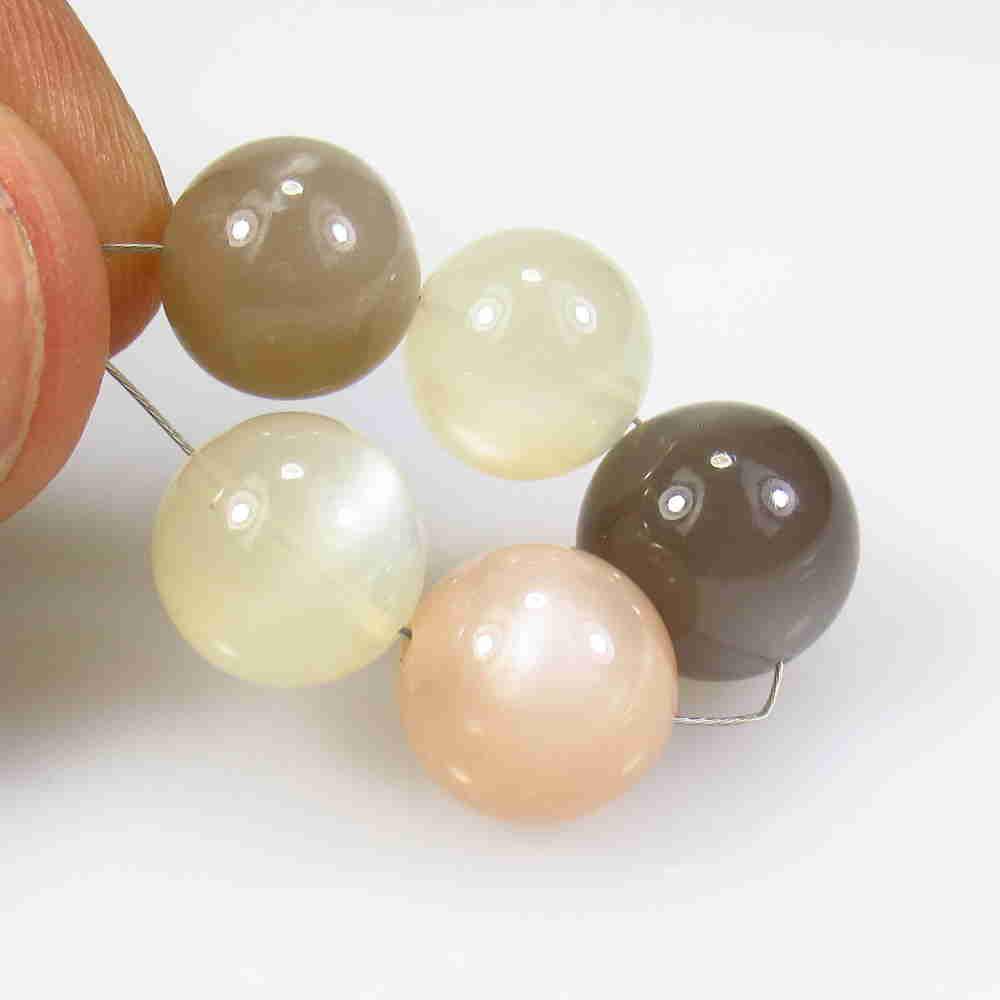 36.70 Ctw Natural 5 Drilled Moonstone Round Ball Beads: No Reserve! Title: 36.70 Ctw Natural 5 Drilled Moonstone Round Ball Beads Stone Clarity: Semi-Transparent Gemstone: Moonstone Beads Size/ Dimensions: 36.7 Carat Weights: 10.00 - 11.20 mm / 5 PC's Addi