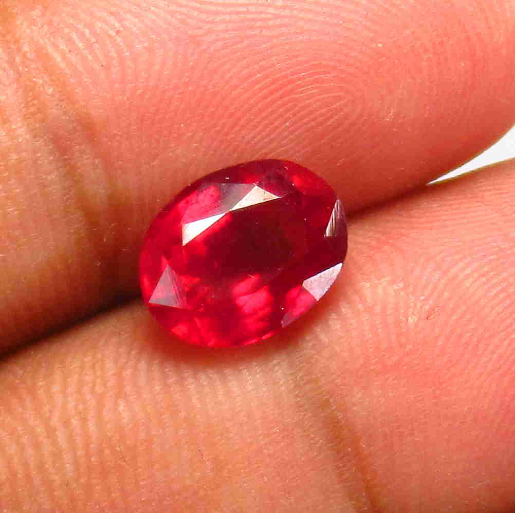 3.90 Ctw Natural Mozambique Red Ruby Oval Cut (1 of 3)
