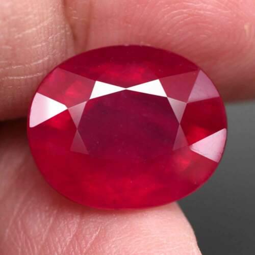 5,21 cts Natural Big Oval Blood Red Ruby (1 of 3)