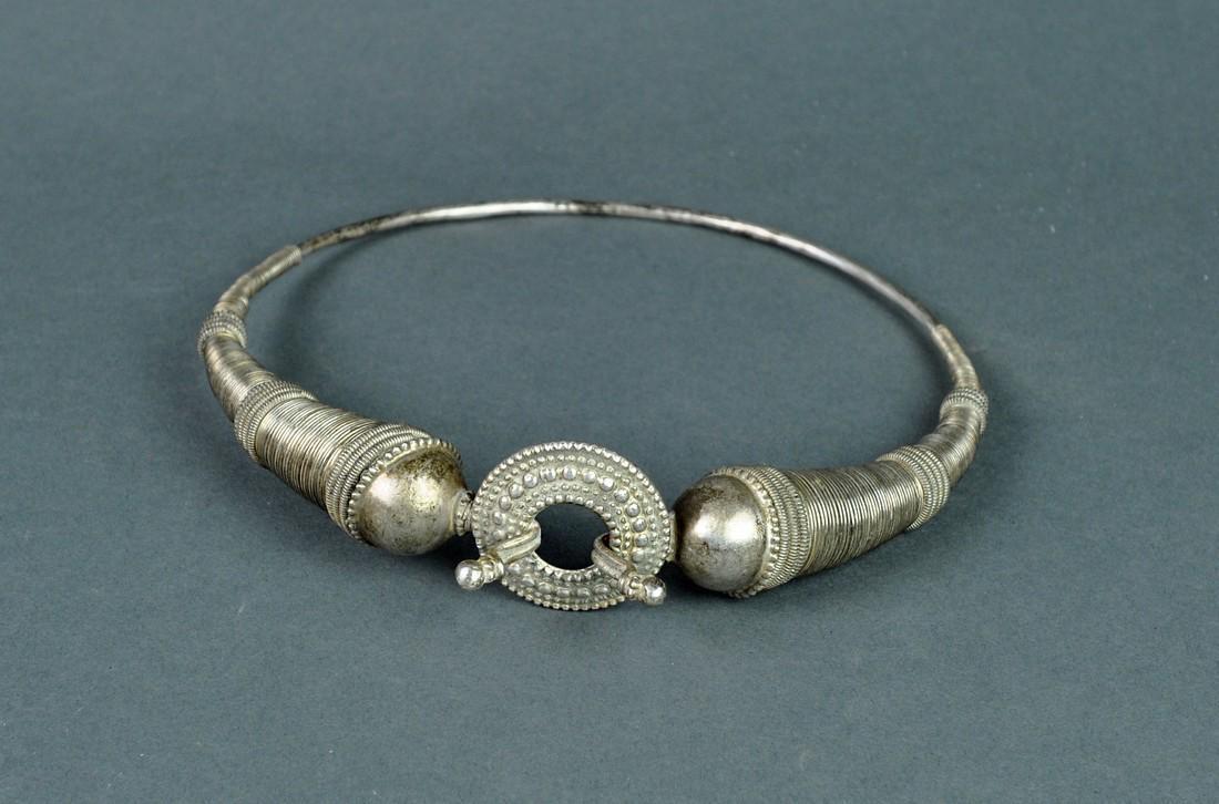 Indian Rajasthan Silver Hasli Vadho Choker (1 of 2)