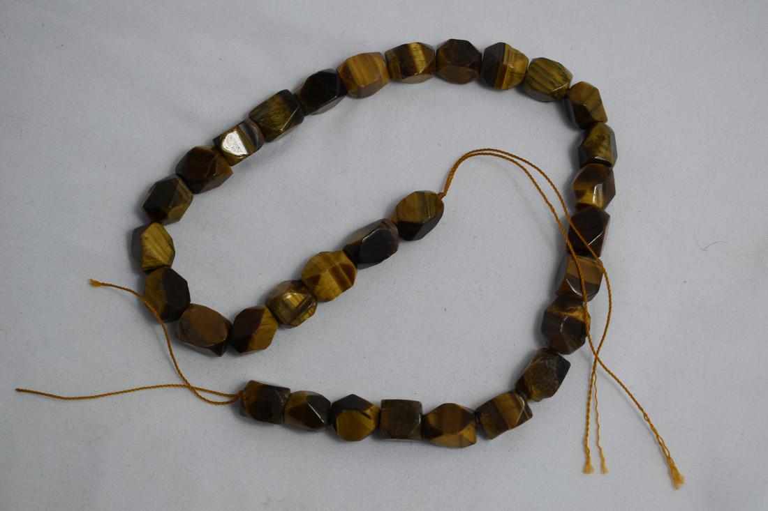 14" Strand of Polished Tigers Eye Beads: 14" Strand of Polished Tigers Eye Beads Reserve: $10.00 Shipping: Domestic: Flat-rate of $10.00 to anywhere within the contiguous U.S. International: Foreign shipping rates are determined by destinati