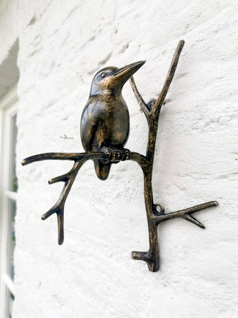 Bronze wall decor - Bird on a branch - Wall sculptures: Title: Bronze wall decor - Bird on a branch - Wall sculptures Maker: Unknown Origin: France Date/Period: late 20th century Materials: Bronze Dimensions:Height: 25 cm / 10 inches Length: 14.5 cm / 6 in